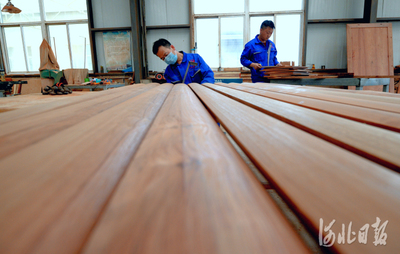 河北涞水:红木家具产业带动当地经济发展